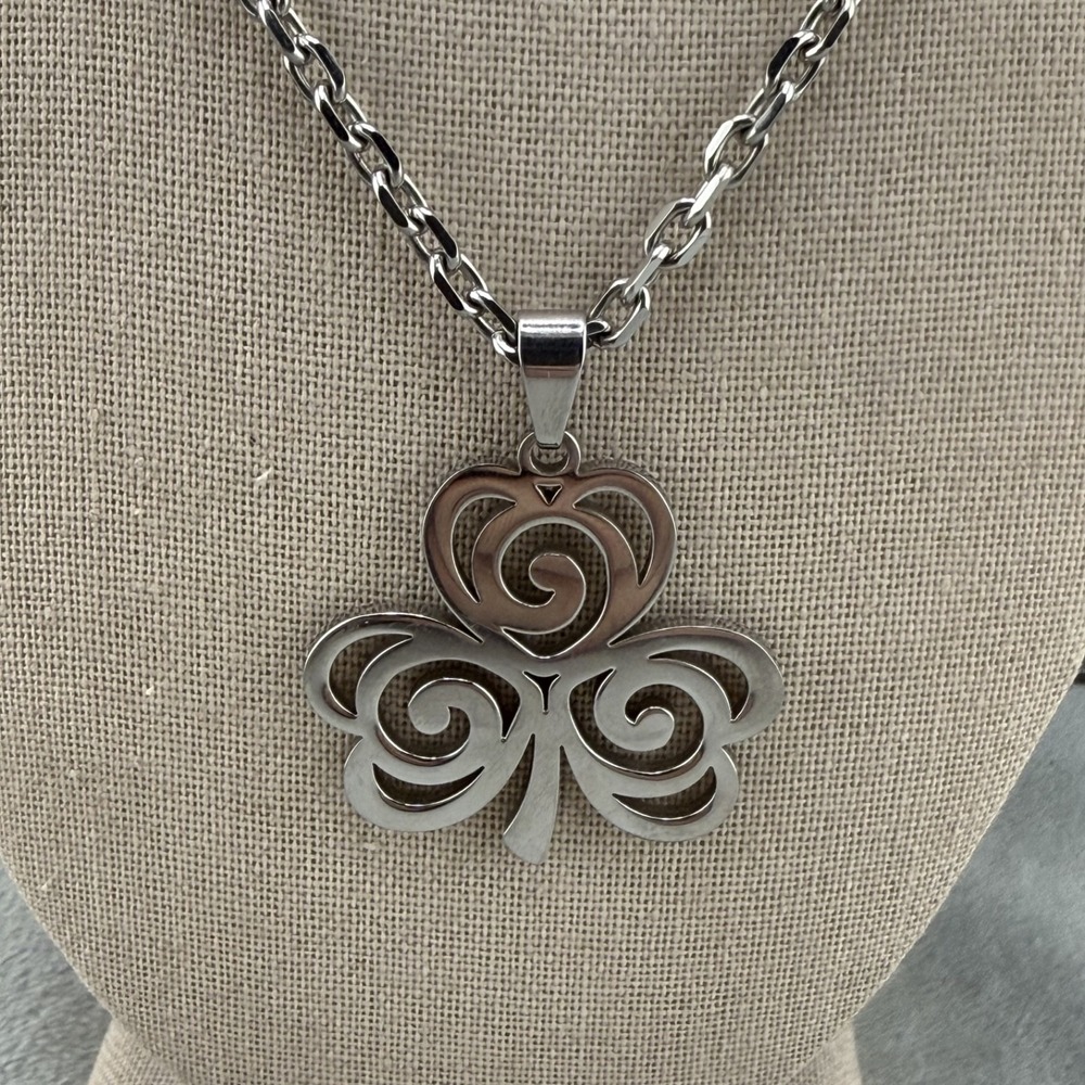Vintage Estate Necklace Silver Tone Clover Celtic Luck Pendant 20"